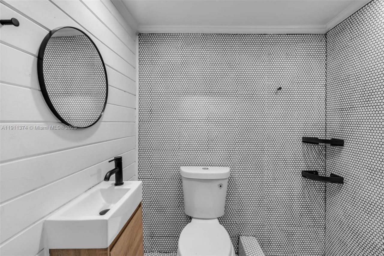 10 Century Ln, Miami Beach, FL 33139 Photo