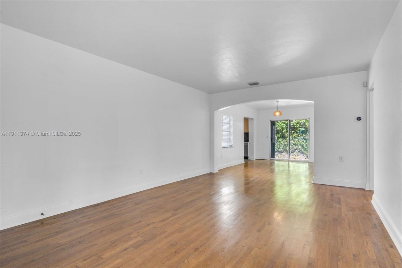 10 Century Ln, Miami Beach, FL 33139 Photo