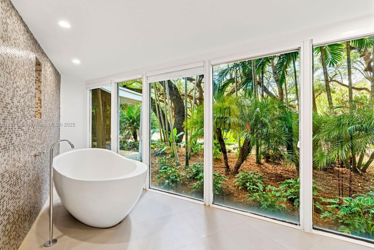 11015 Lakeside Dr, Coral Gables, FL 33156 Photo