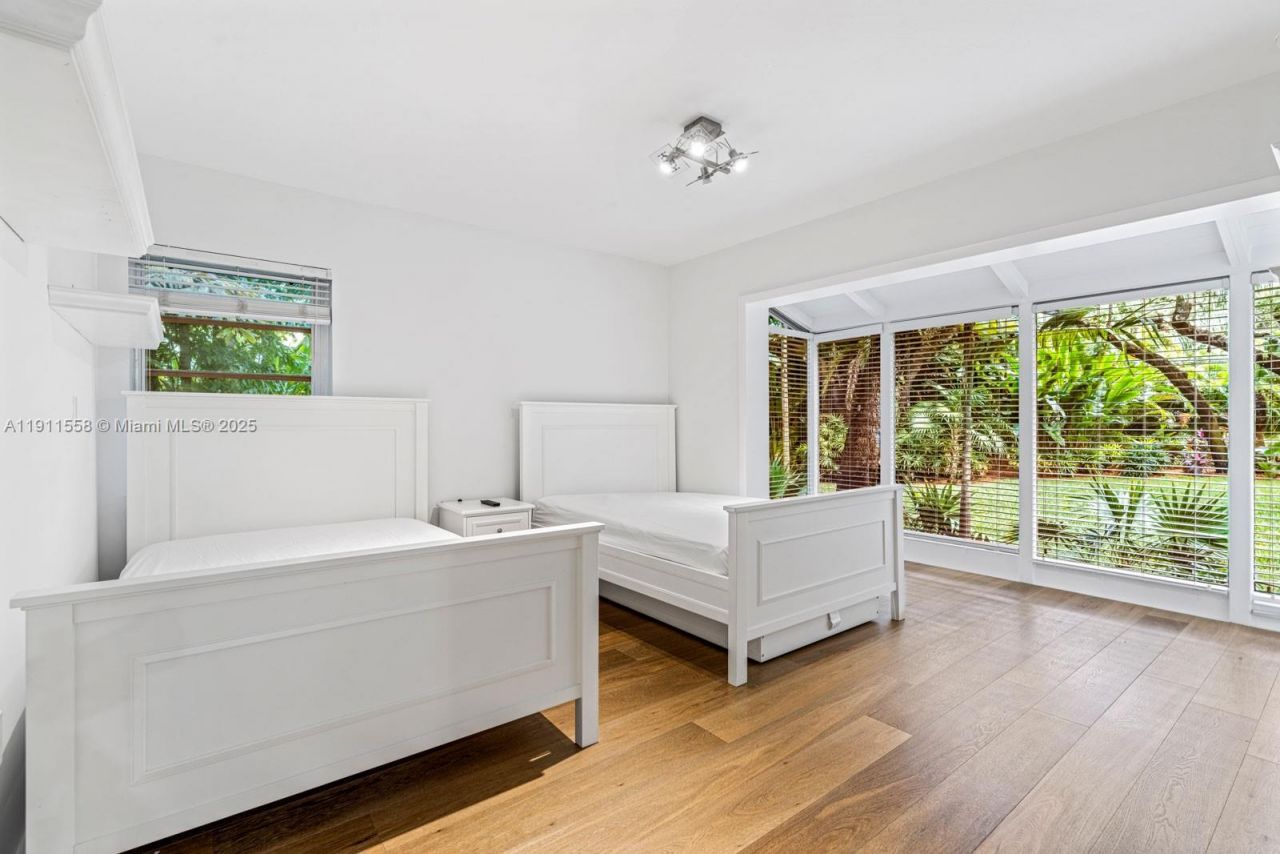 11015 Lakeside Dr, Coral Gables, FL 33156 Photo