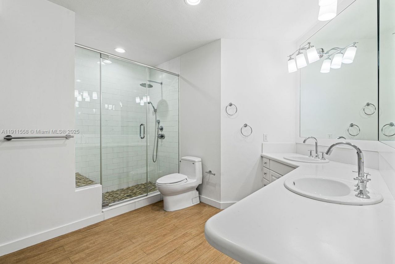 11015 Lakeside Dr, Coral Gables, FL 33156 Photo