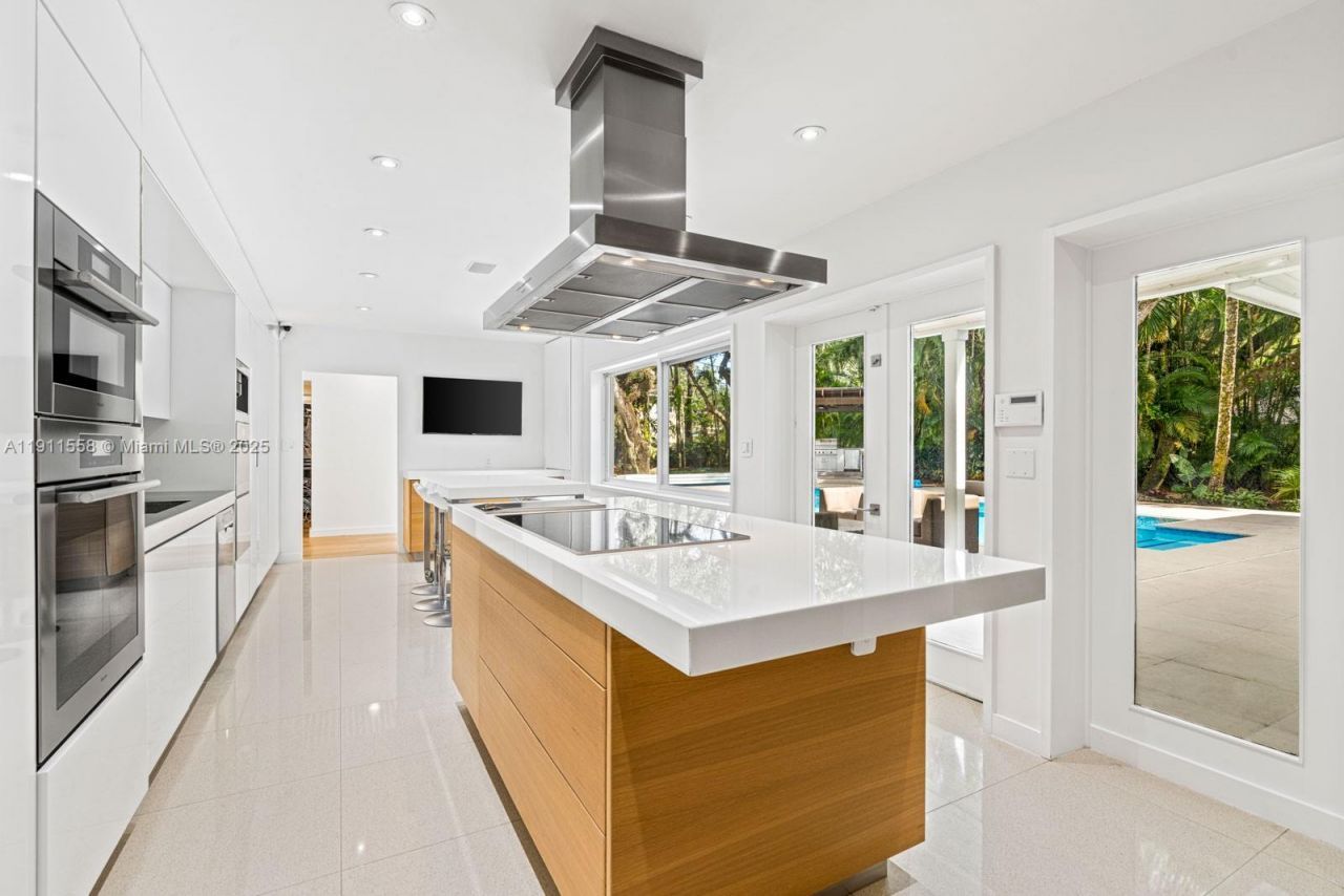 11015 Lakeside Dr, Coral Gables, FL 33156 Photo