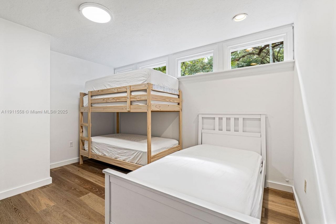 11015 Lakeside Dr, Coral Gables, FL 33156 Photo