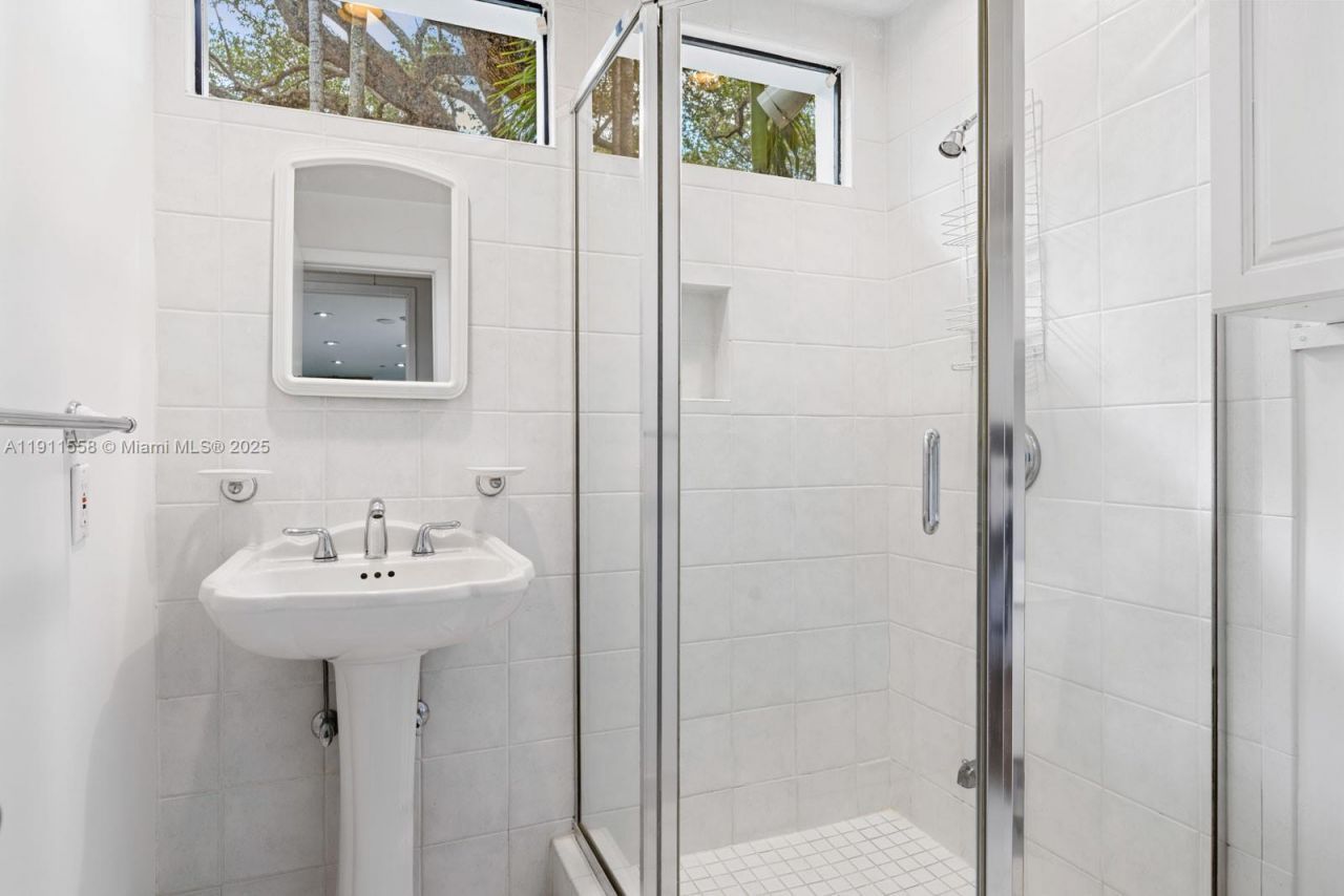 11015 Lakeside Dr, Coral Gables, FL 33156 Photo