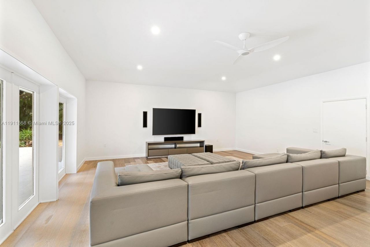 11015 Lakeside Dr, Coral Gables, FL 33156 Photo