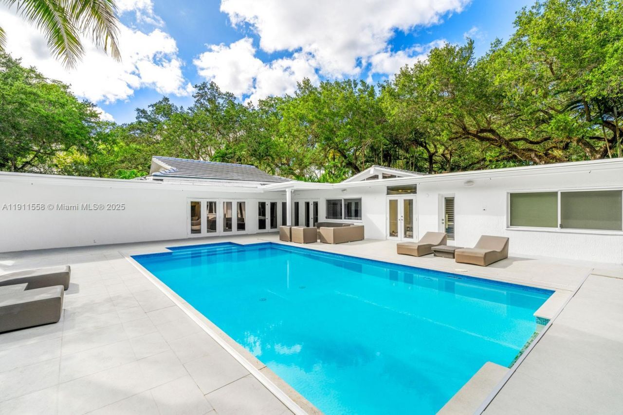 11015 Lakeside Dr, Coral Gables, FL 33156 Photo