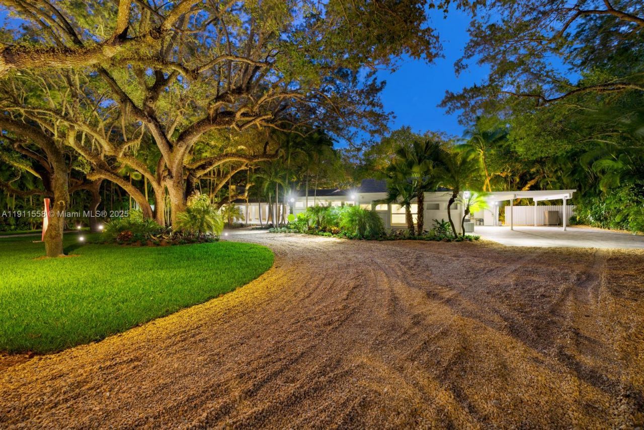 11015 Lakeside Dr, Coral Gables, FL 33156 Photo