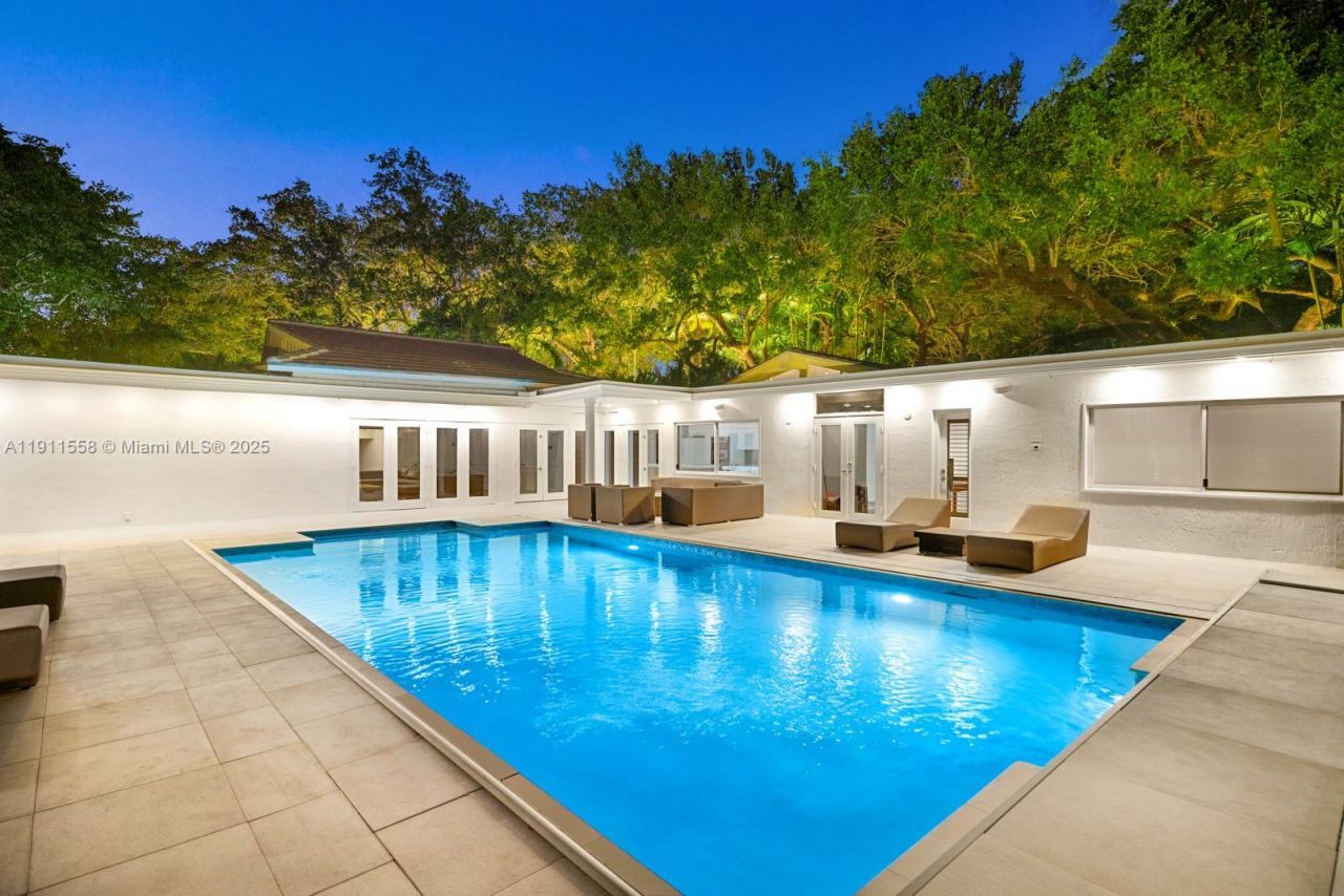 11015 Lakeside Dr, Coral Gables, FL 33156 Photo
