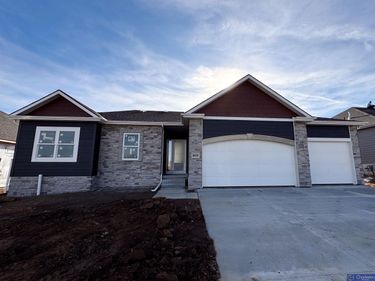 5419 Edgewater Drive, Bellevue, NE 68133