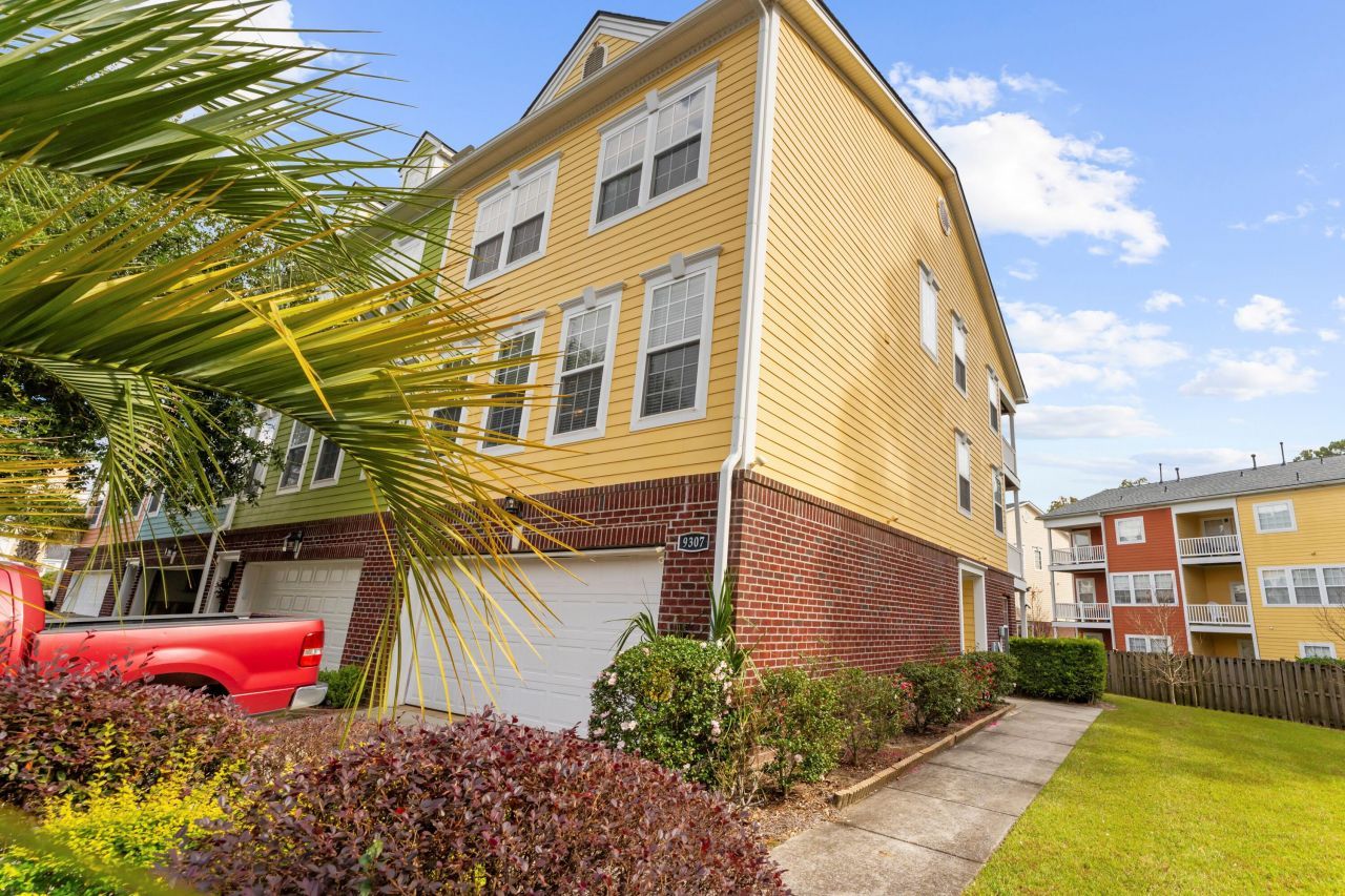 9307 Sweetbay Court Photo 2