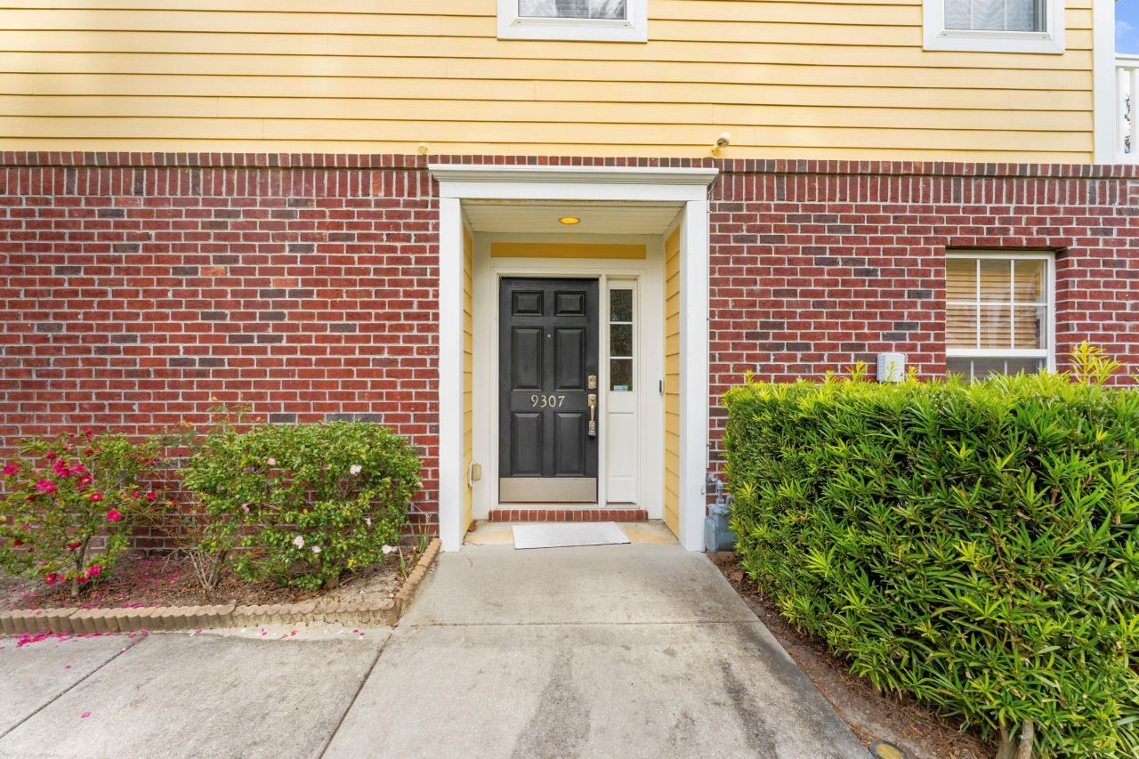 9307 Sweetbay Court Photo 3