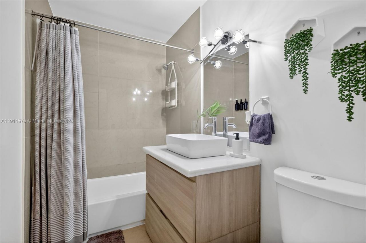 765 NW 46th St, Miami, FL 33127 Photo