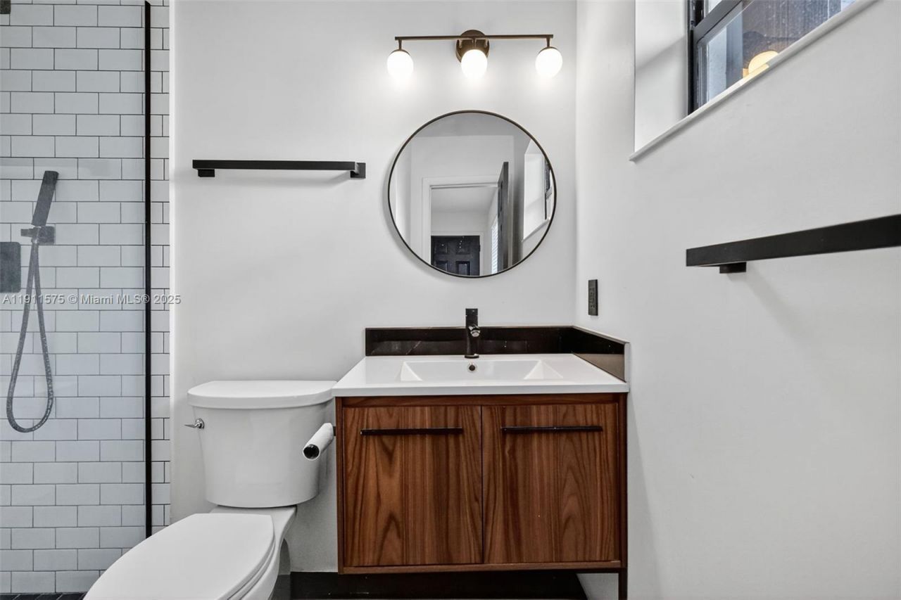 765 NW 46th St, Miami, FL 33127 Photo