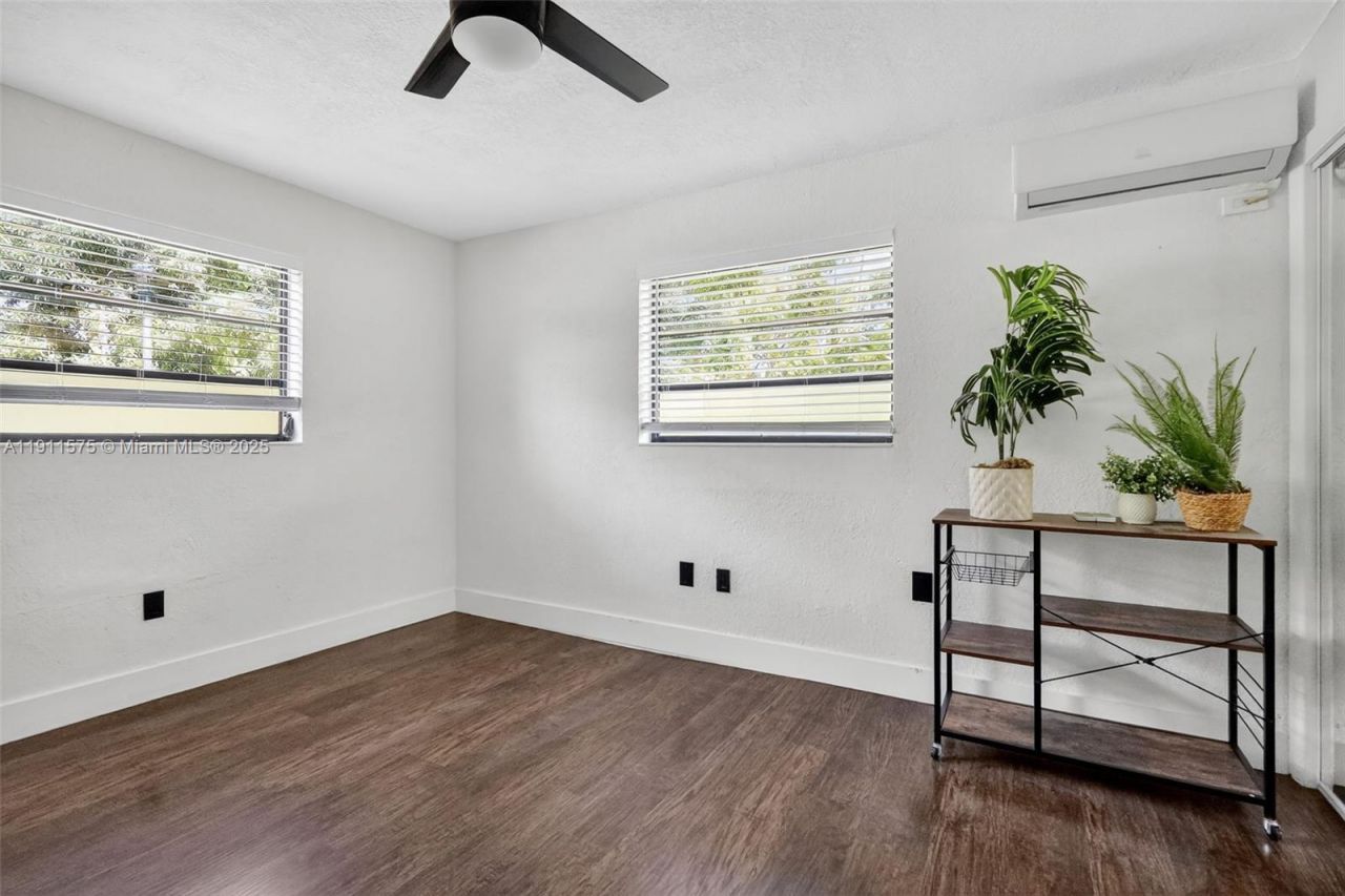 765 NW 46th St, Miami, FL 33127 Photo