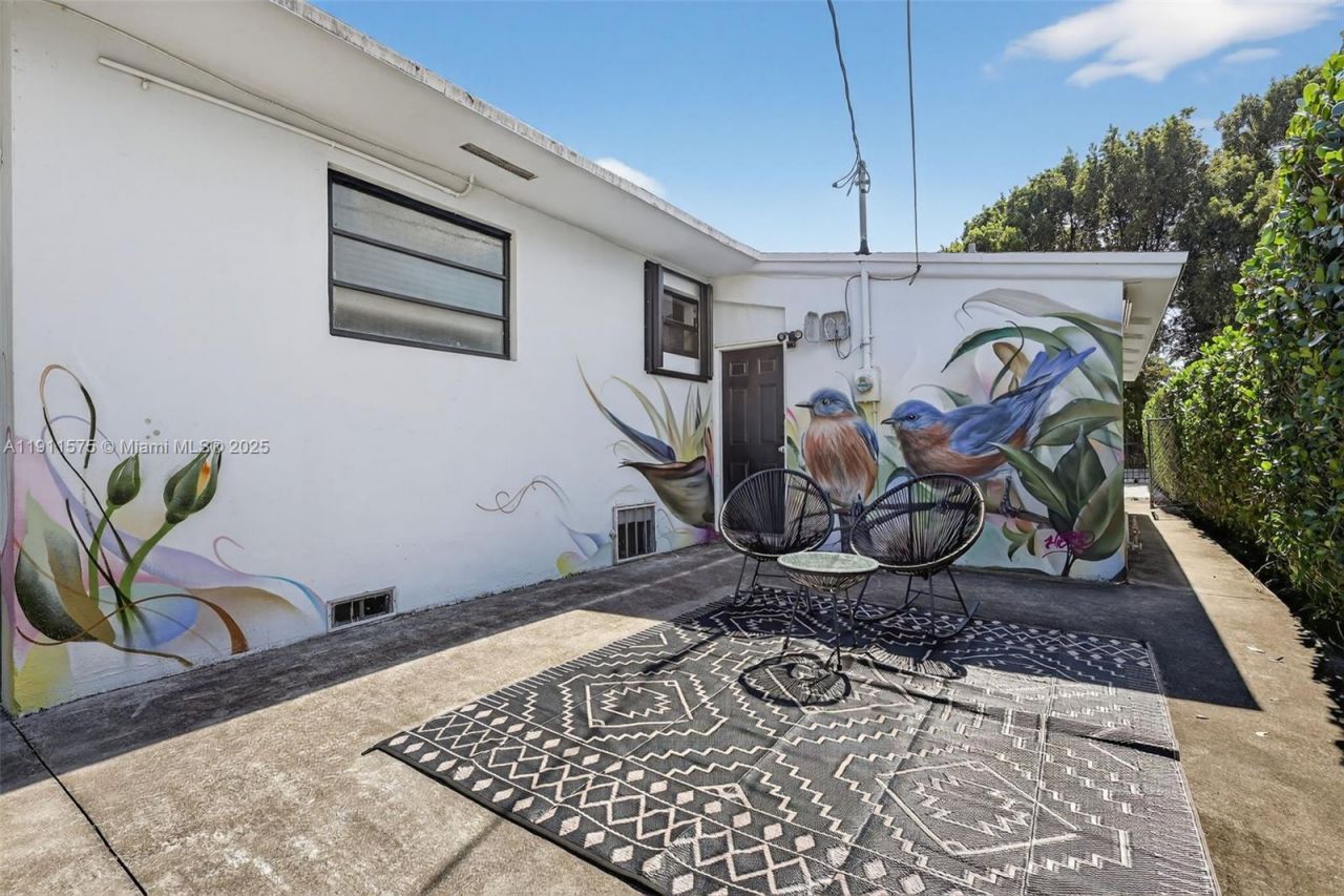765 NW 46th St, Miami, FL 33127 Photo