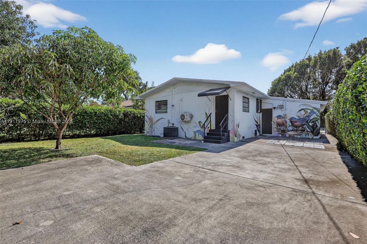 765 NW 46th St, Miami, FL 33127 Photo