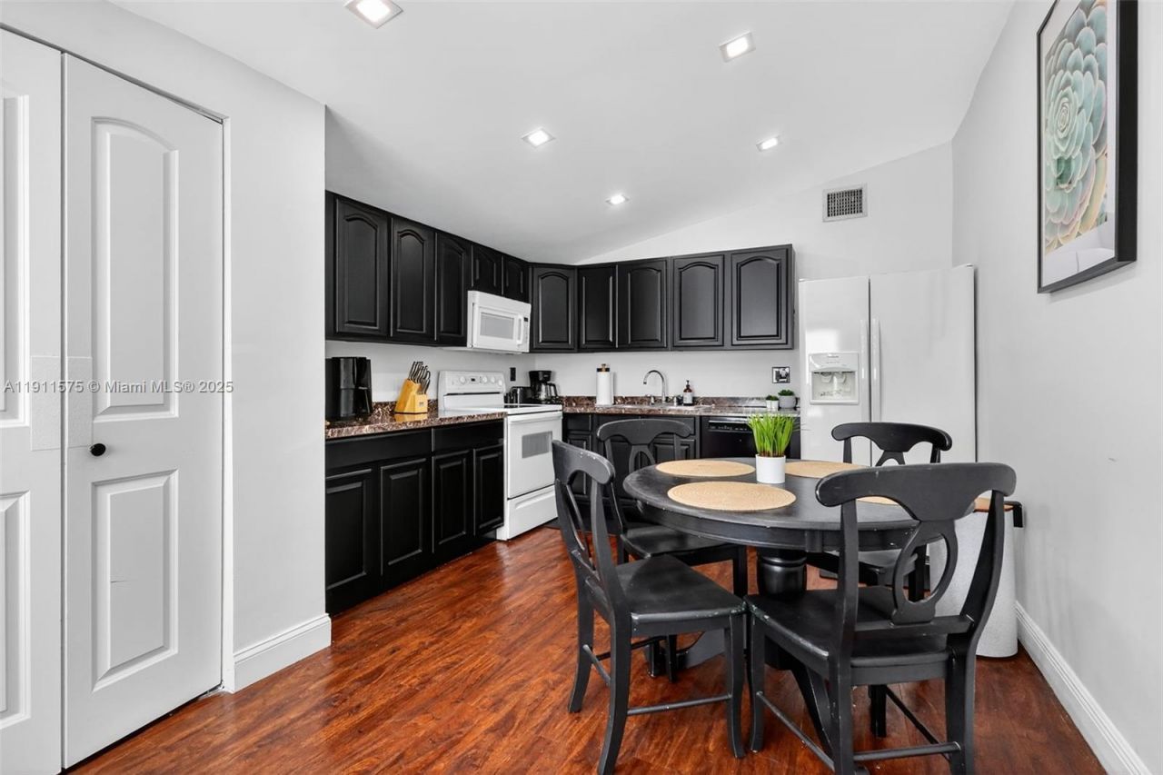 765 NW 46th St, Miami, FL 33127 Photo