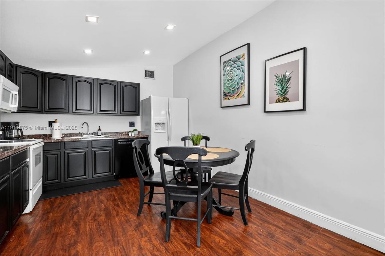 765 NW 46th St, Miami, FL 33127 Photo