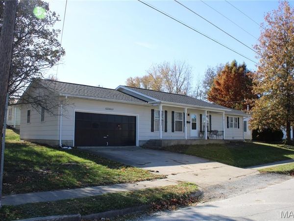 615 W Locust Street, Paris, MO 65275