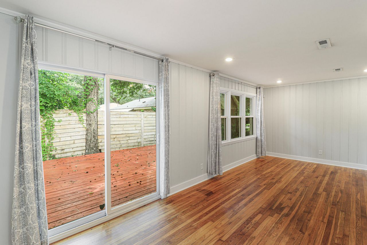 574 Dobbin Road Photo 10