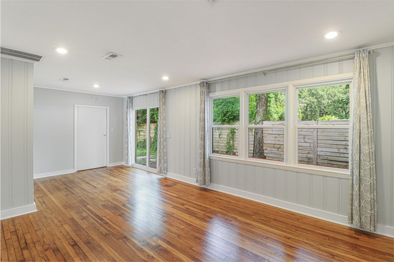 574 Dobbin Road Photo 11