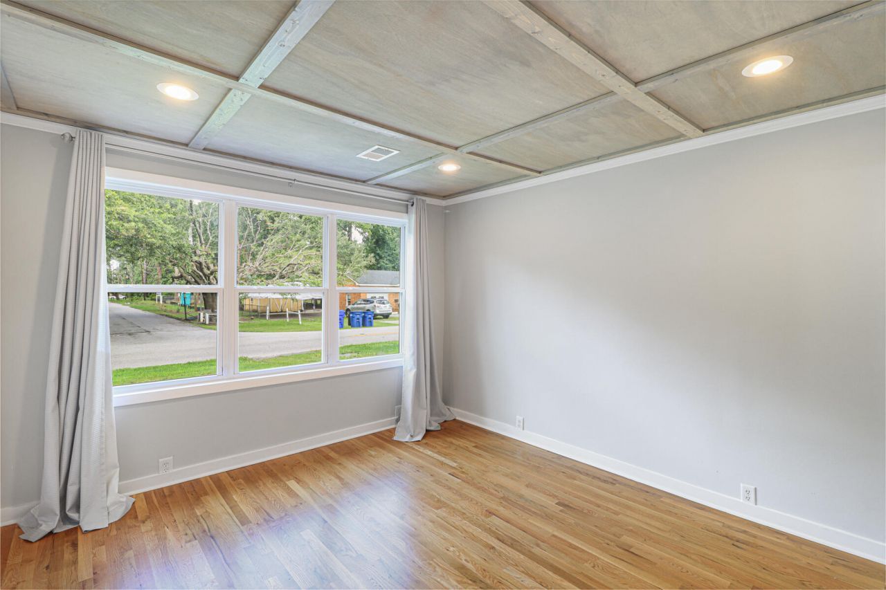 574 Dobbin Road Photo 12