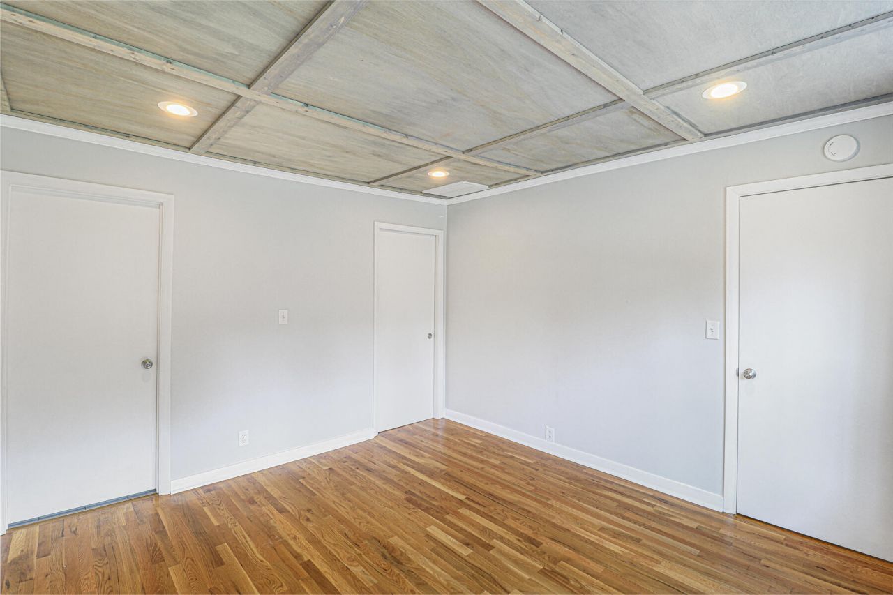 574 Dobbin Road Photo 14