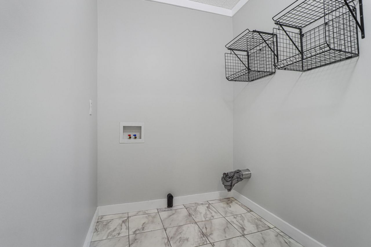 574 Dobbin Road Photo 23