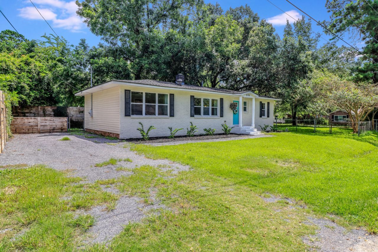 574 Dobbin Road Photo 26