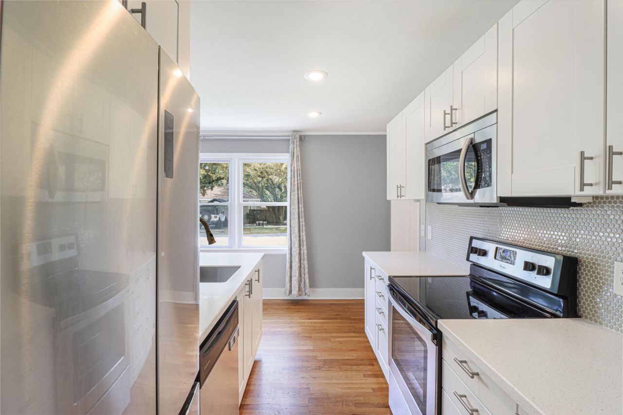 574 Dobbin Road Photo 6