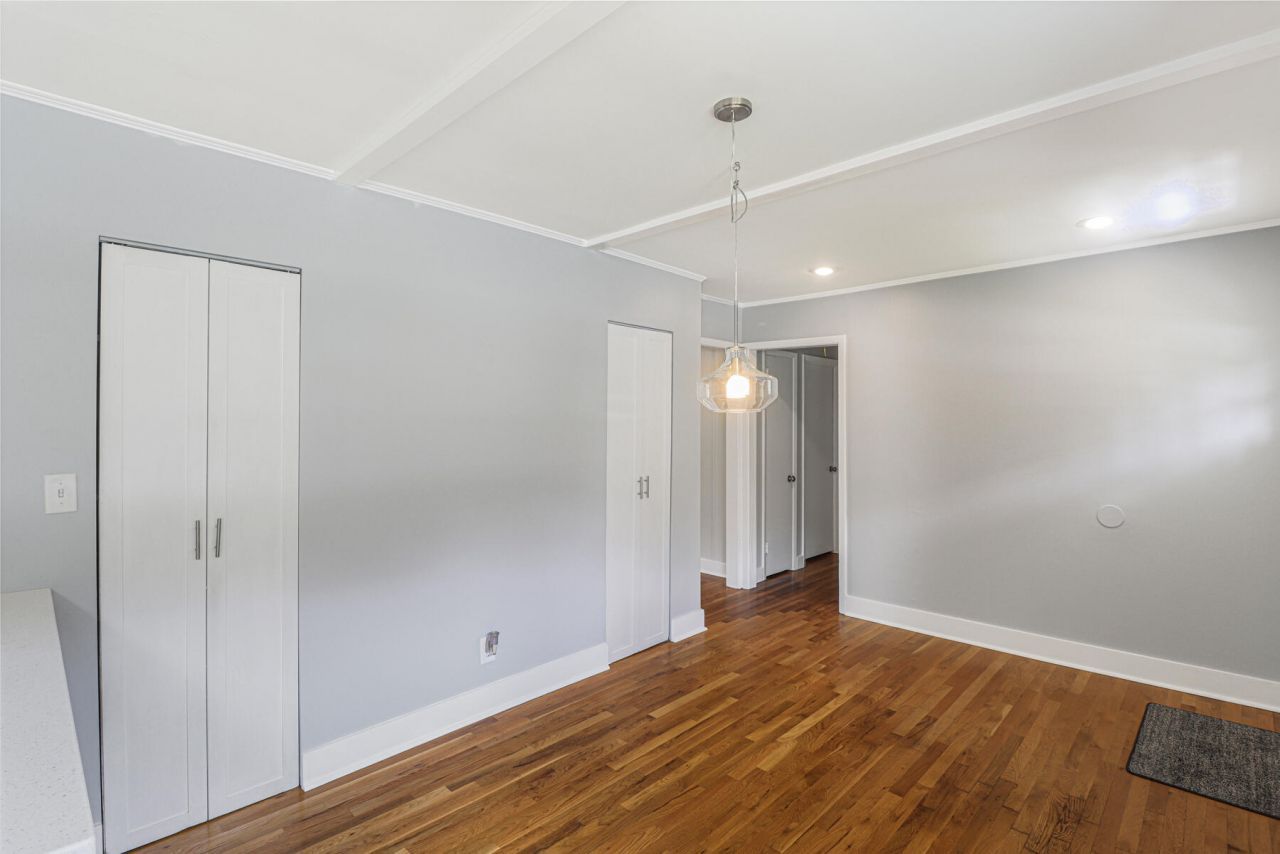 574 Dobbin Road Photo 7