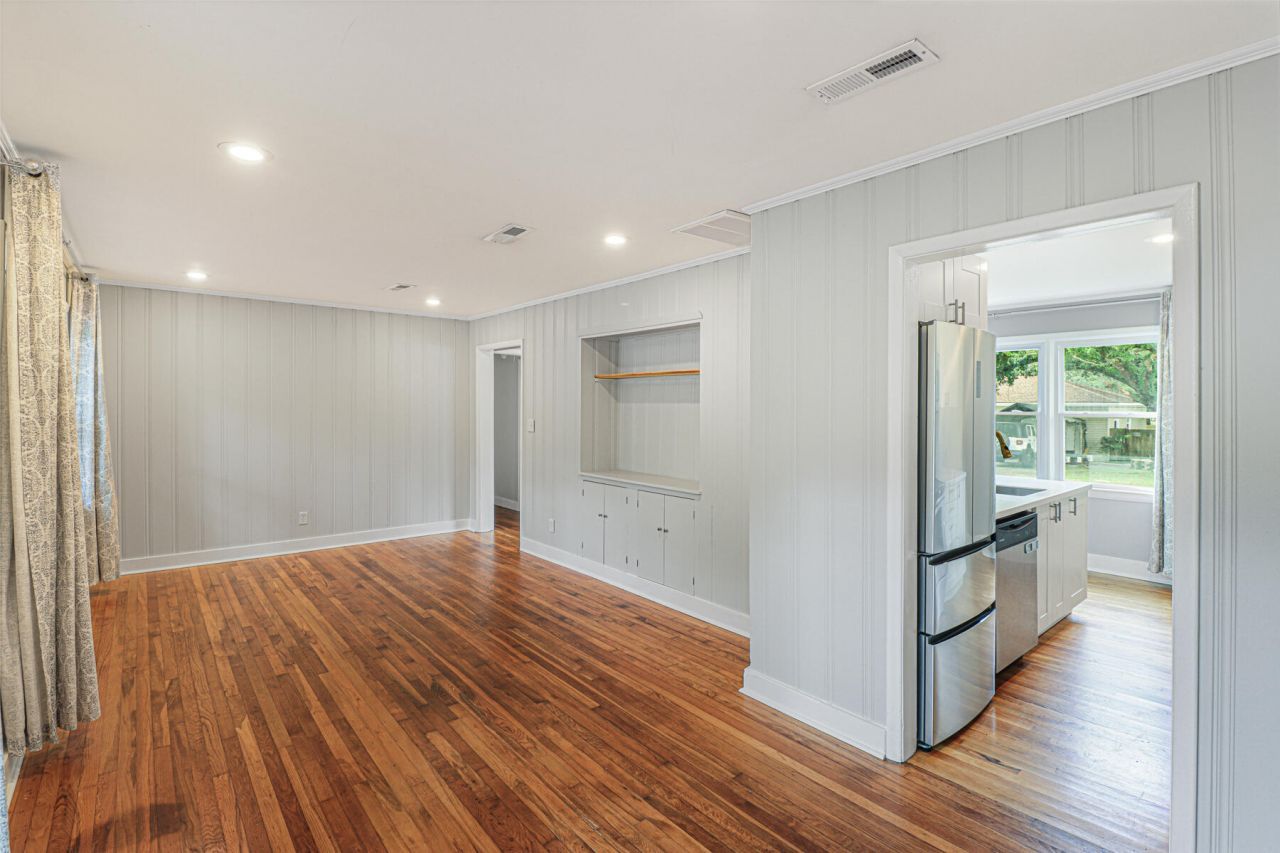 574 Dobbin Road Photo 8