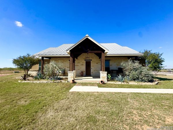 16489 Fm 472, Devine, TX 78016