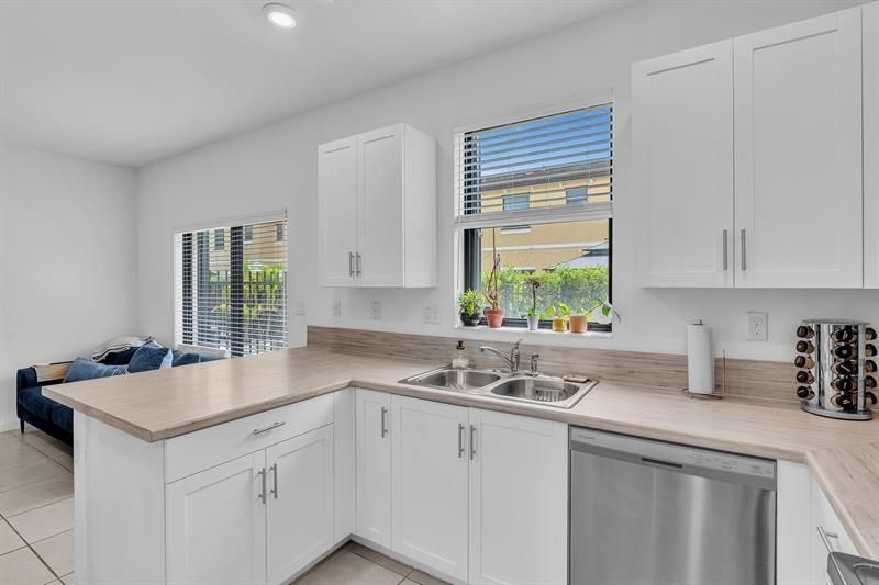 4668 Banker Terrace, Davie, FL 33314 Photo