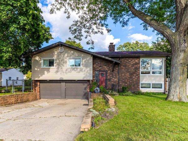 571 Nash Road, Crystal Lake, IL 60014