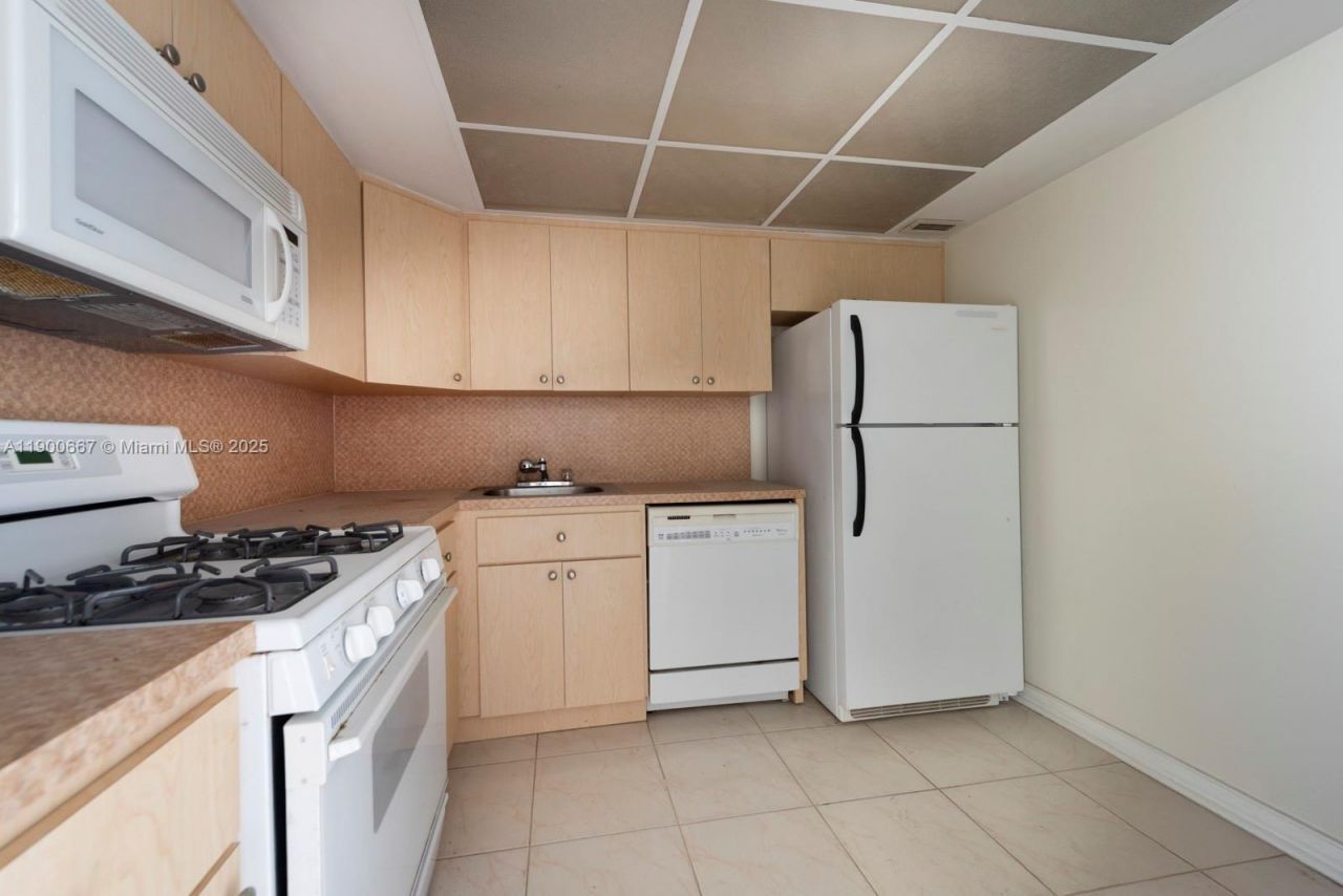 2030 S Ocean Dr, Unit 1002, Hallandale Beach, FL 33009 Photo