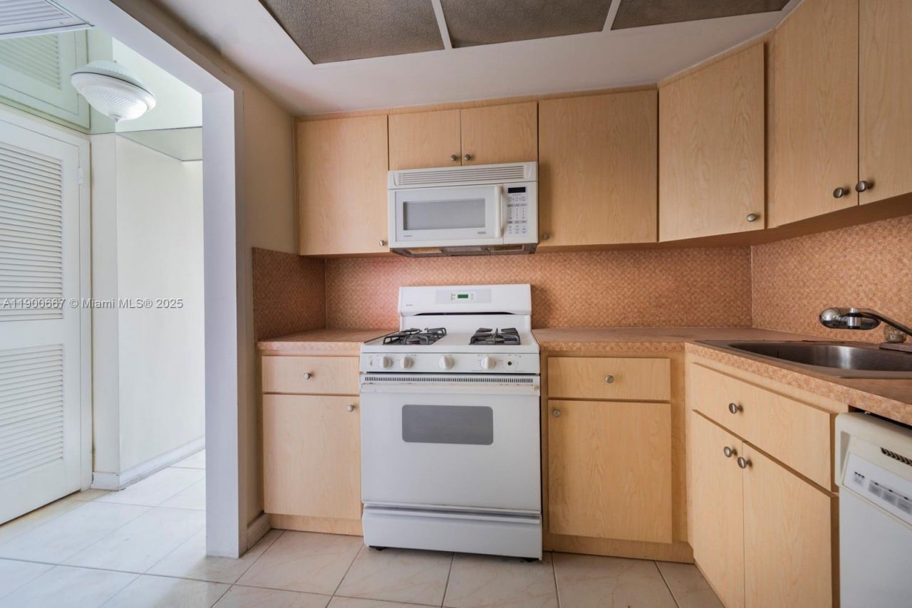 2030 S Ocean Dr, Unit 1002, Hallandale Beach, FL 33009 Photo