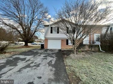 396 N DUKE STREET, MILLERSVILLE, PA 17551