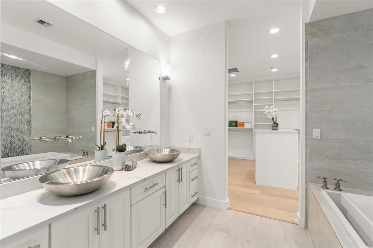 150 E Robinson Street, Unit PH3504, Orlando, FL 32801 Photo