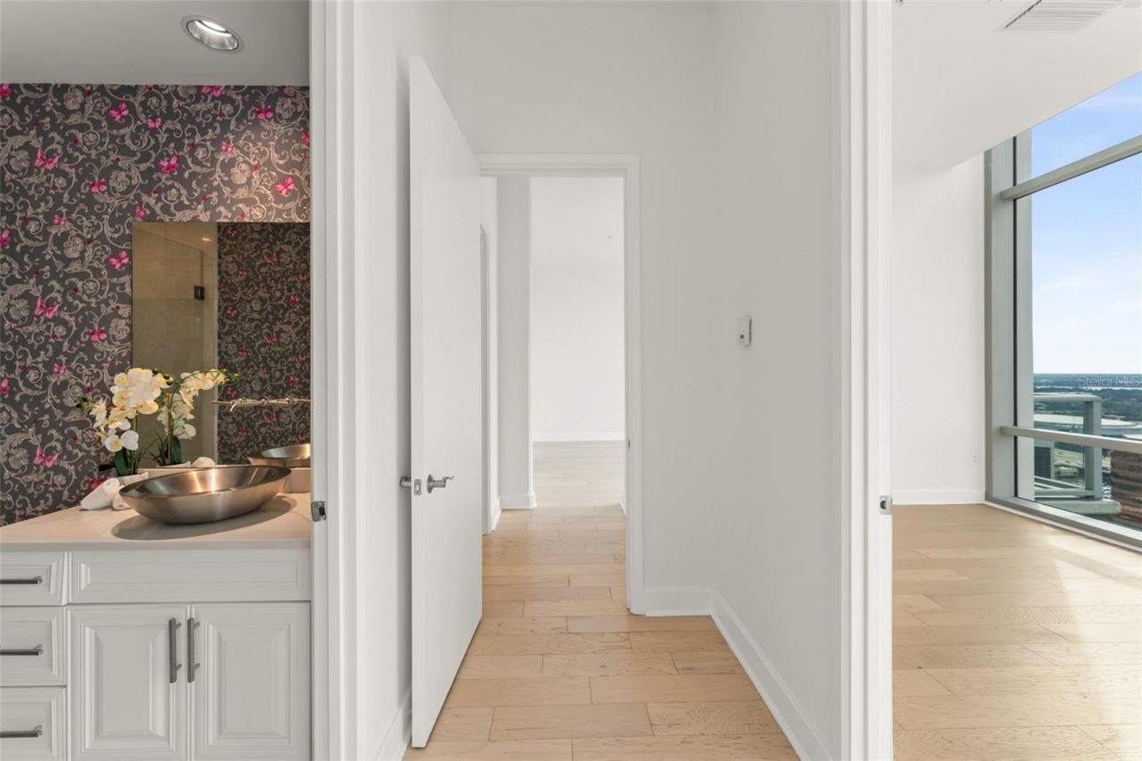 150 E Robinson Street, Unit PH3504, Orlando, FL 32801 Photo