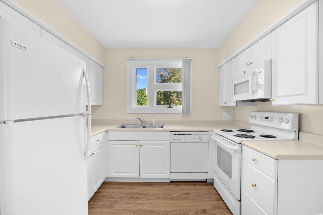 3766 Spruce Dr. Photo 9