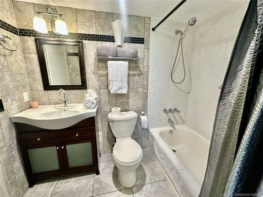 3482 NE Causeway Boulevard, Unit 202, Jensen Beach, FL 34957 Photo
