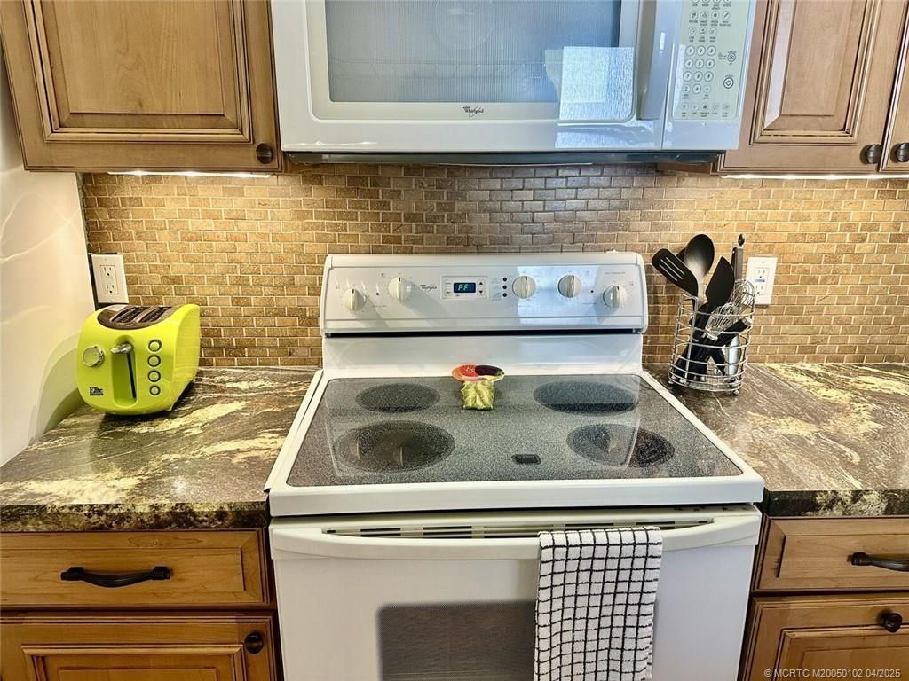 3482 NE Causeway Boulevard, Unit 202, Jensen Beach, FL 34957 Photo