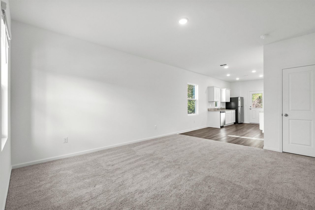 117 Admiral St Photo 10