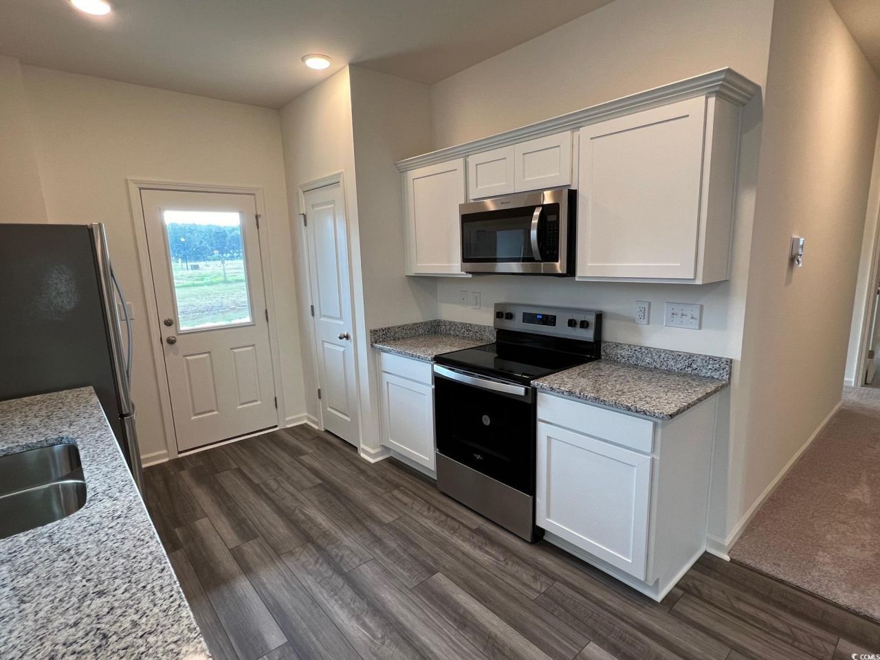 117 Admiral St Photo 4