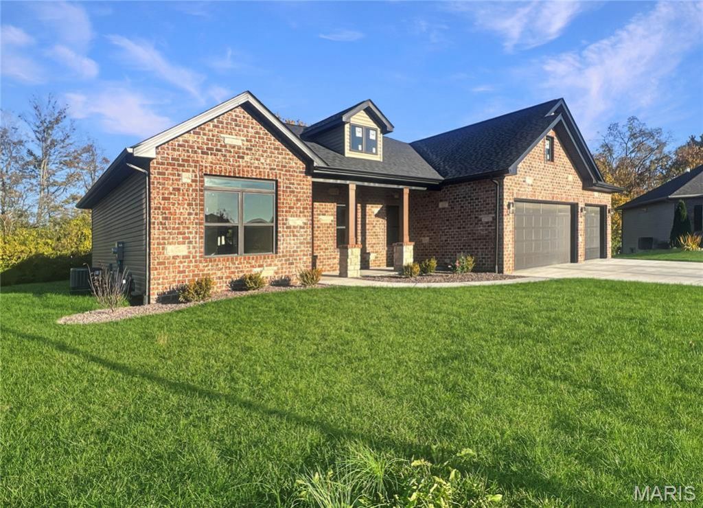 8055 Radcliffe Place, Troy, IL 62294 Main Photo