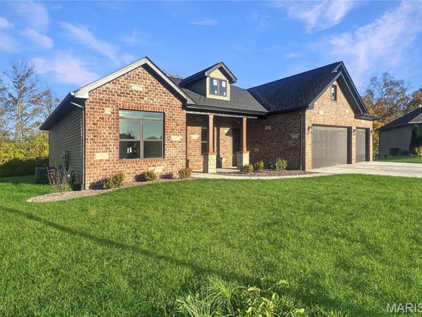 8055 Radcliffe Place, Troy, IL 62294