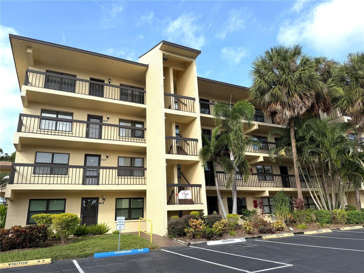 315 30th Avenue W, Unit B212, Bradenton, FL 34205 Photo