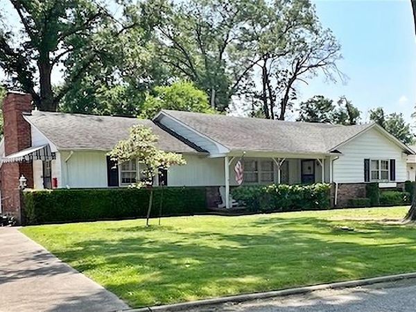 203 Crestwood Lane, Pittsburg, KS 66762