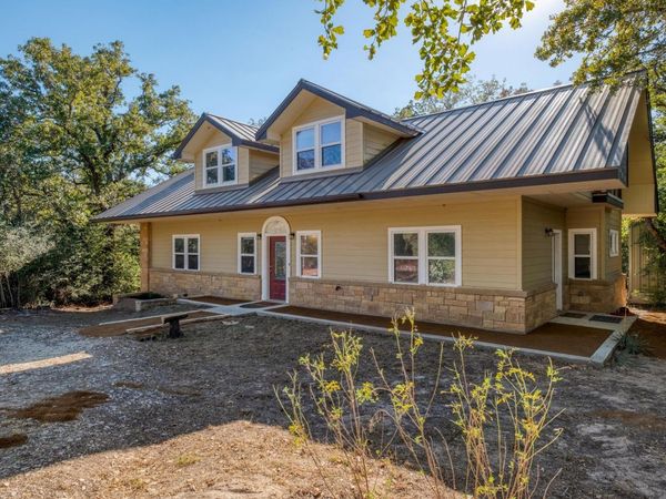 123 Bowie TRL, Luling, TX 78648